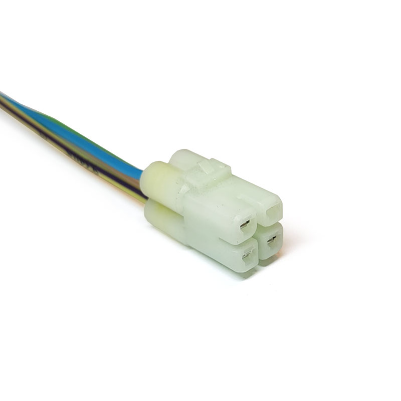 کانکتور موتوری 2x2 4pin مادگی سیمدار لبه گرد